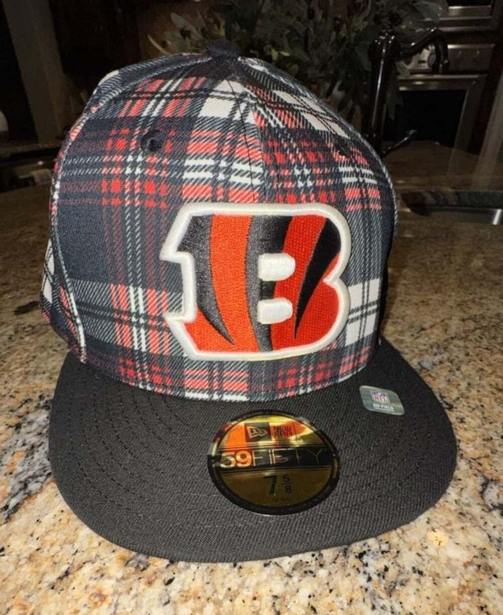 New Era Cincinnati Bengals 59Fifty Size 7 5/8 Plaid Fitted Hat